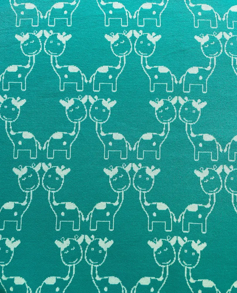 „Kuschel-Giraffen“ – Strickjacquard in Petrolgrün „Kuschel-Giraffen“ – Strickjacquard in Petrolgrün
